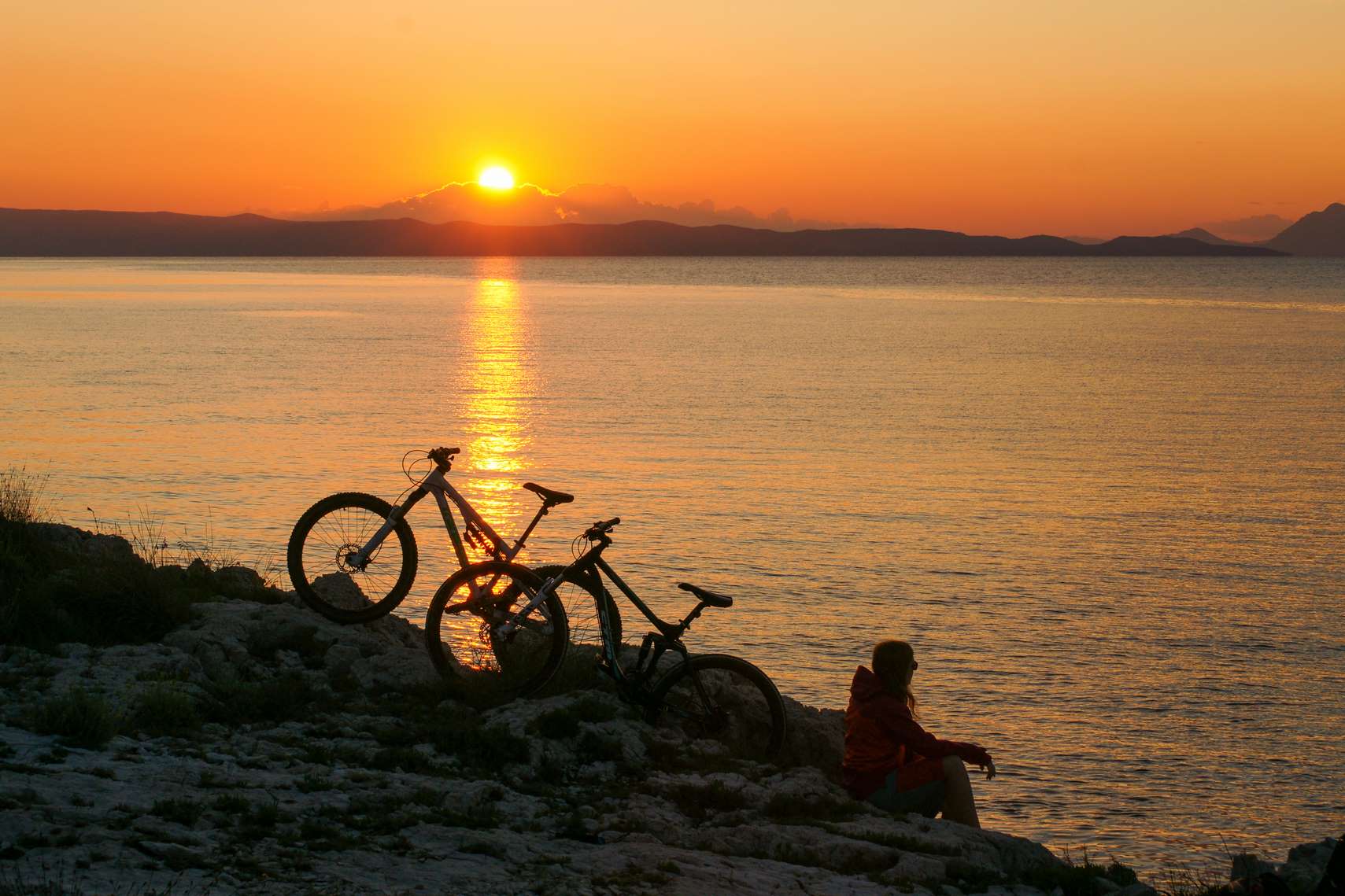 Zachód słońca i rowery na Bałkanach