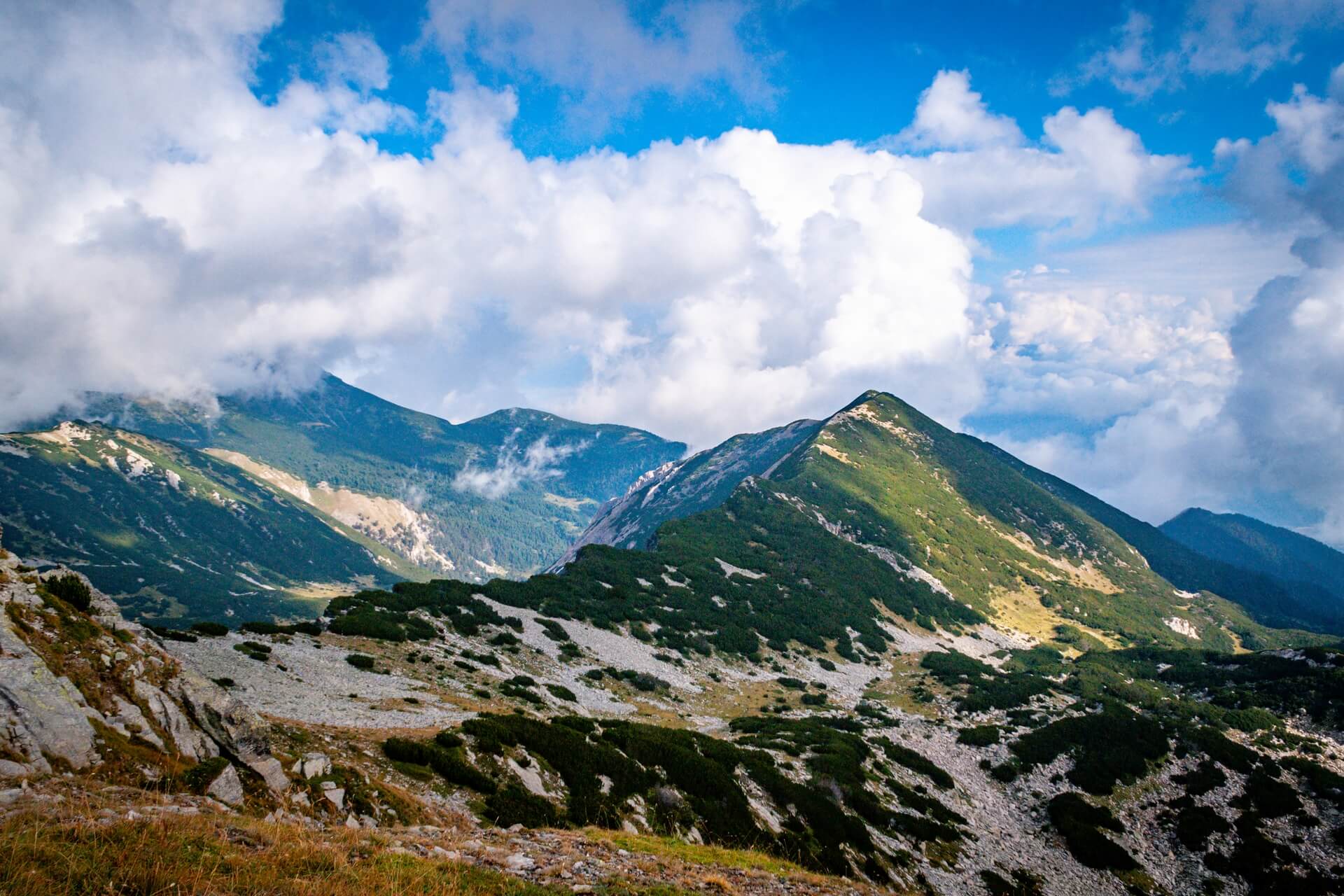 Piekne szlaki w gorach Piryn w Bugarii