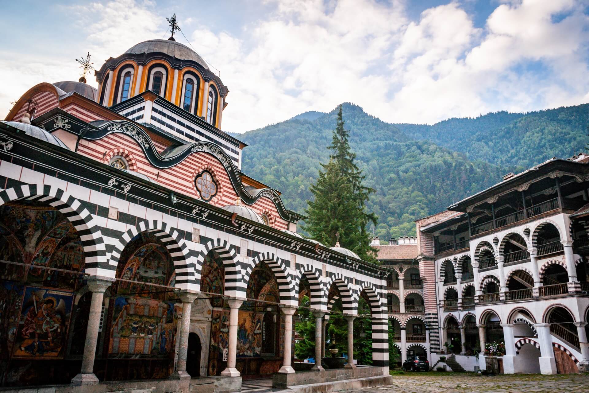 Wspaniala architektura Rilski Monaster