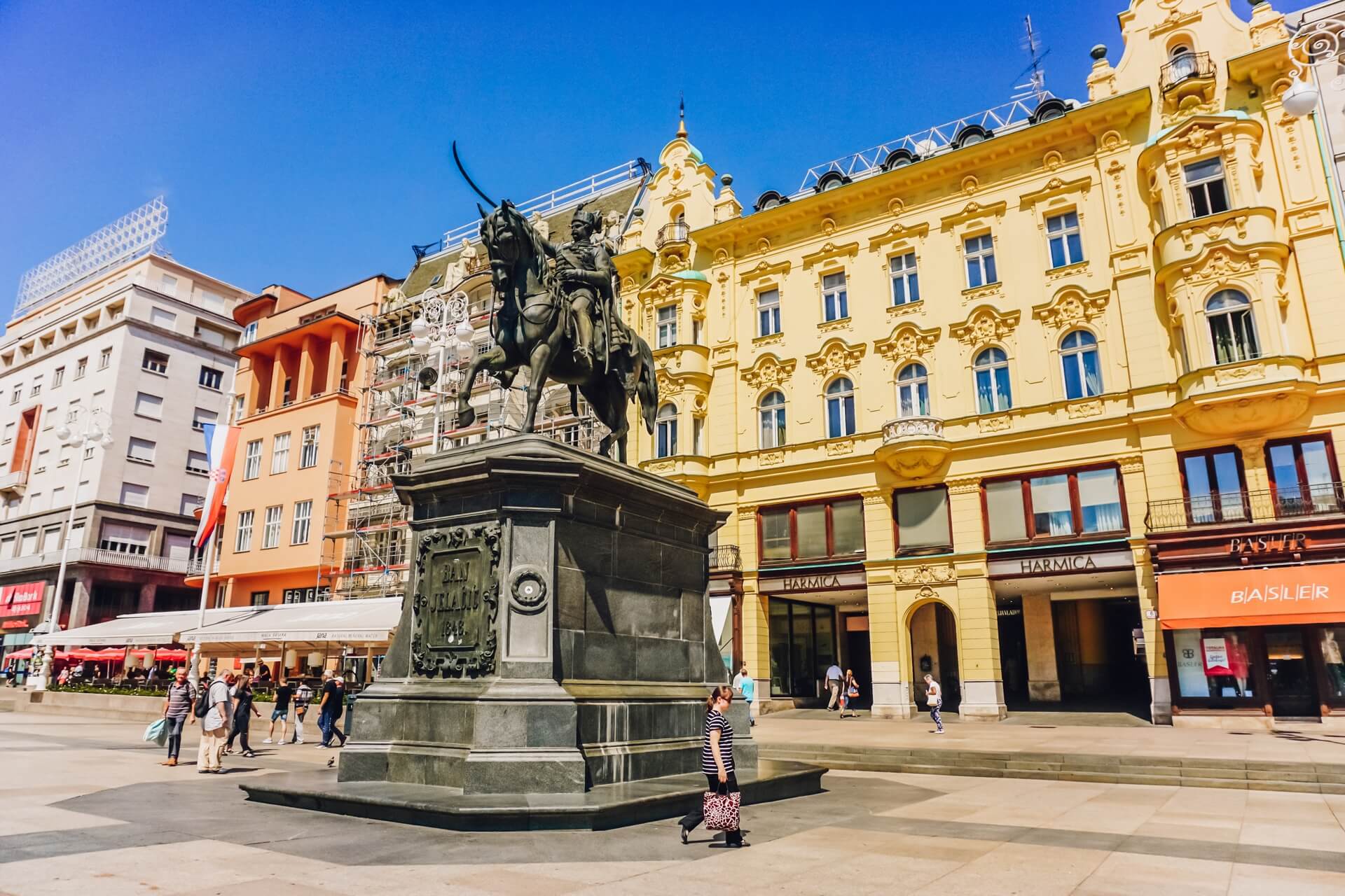 Pieknie odrestaurowane kamienice w stolicy chorwacji zagrzebiu