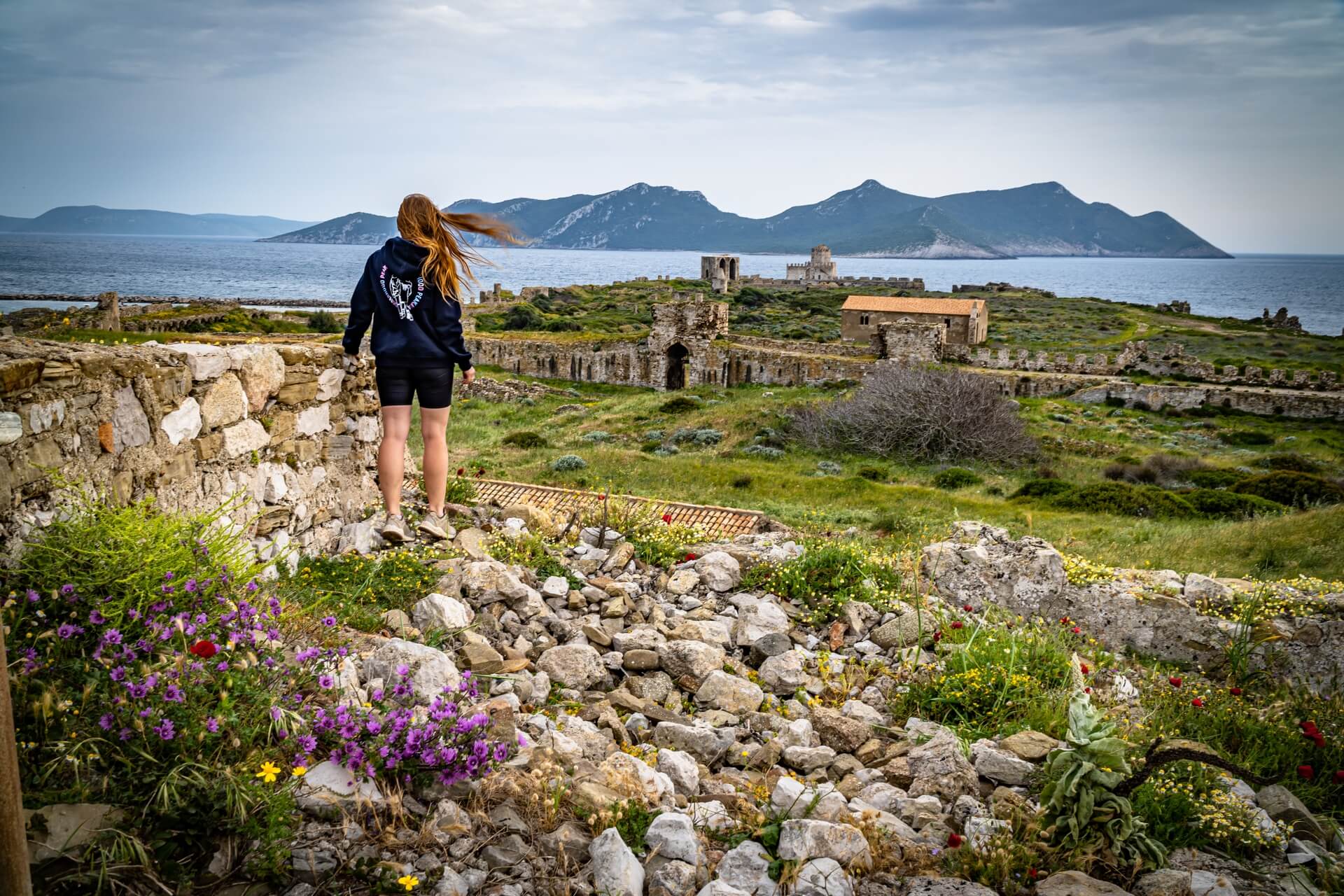 Komfortowe zwiedzanie malowniczej Grecji w niezawodnych butach Keen Nxis Evo WP