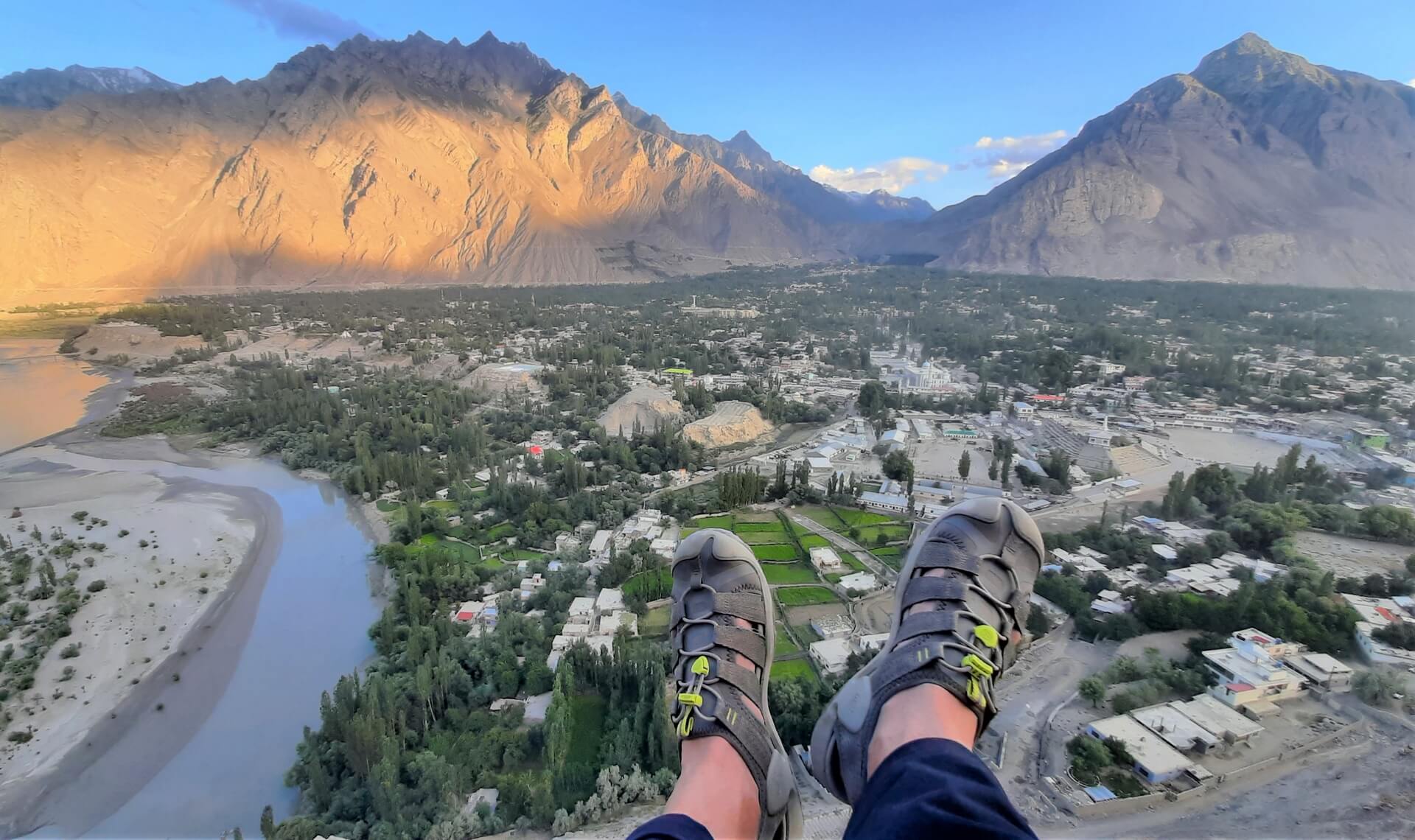 Z Z widokiem na Skardu w sandalach keen clearwater ii cnx