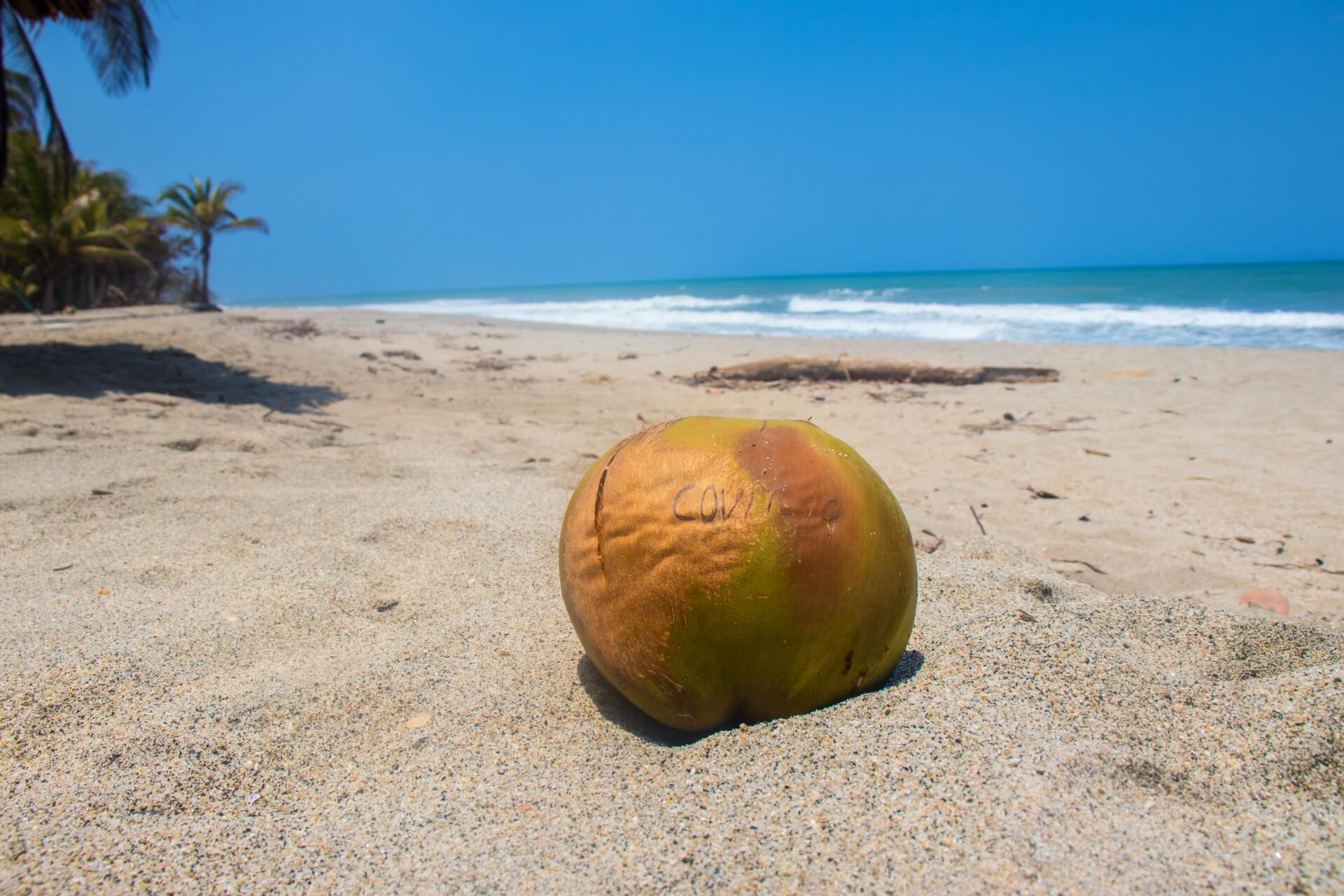 Owoce podpisane Covid 19 na pieknych plazach kolumbijskiej Santa Marta
