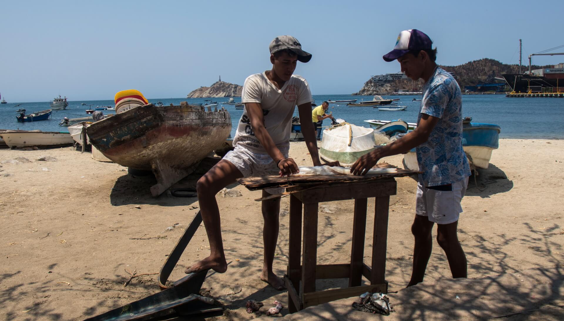 Rybacy na plazach Morza Karaibskiego, Santa Marta, Kolumbia