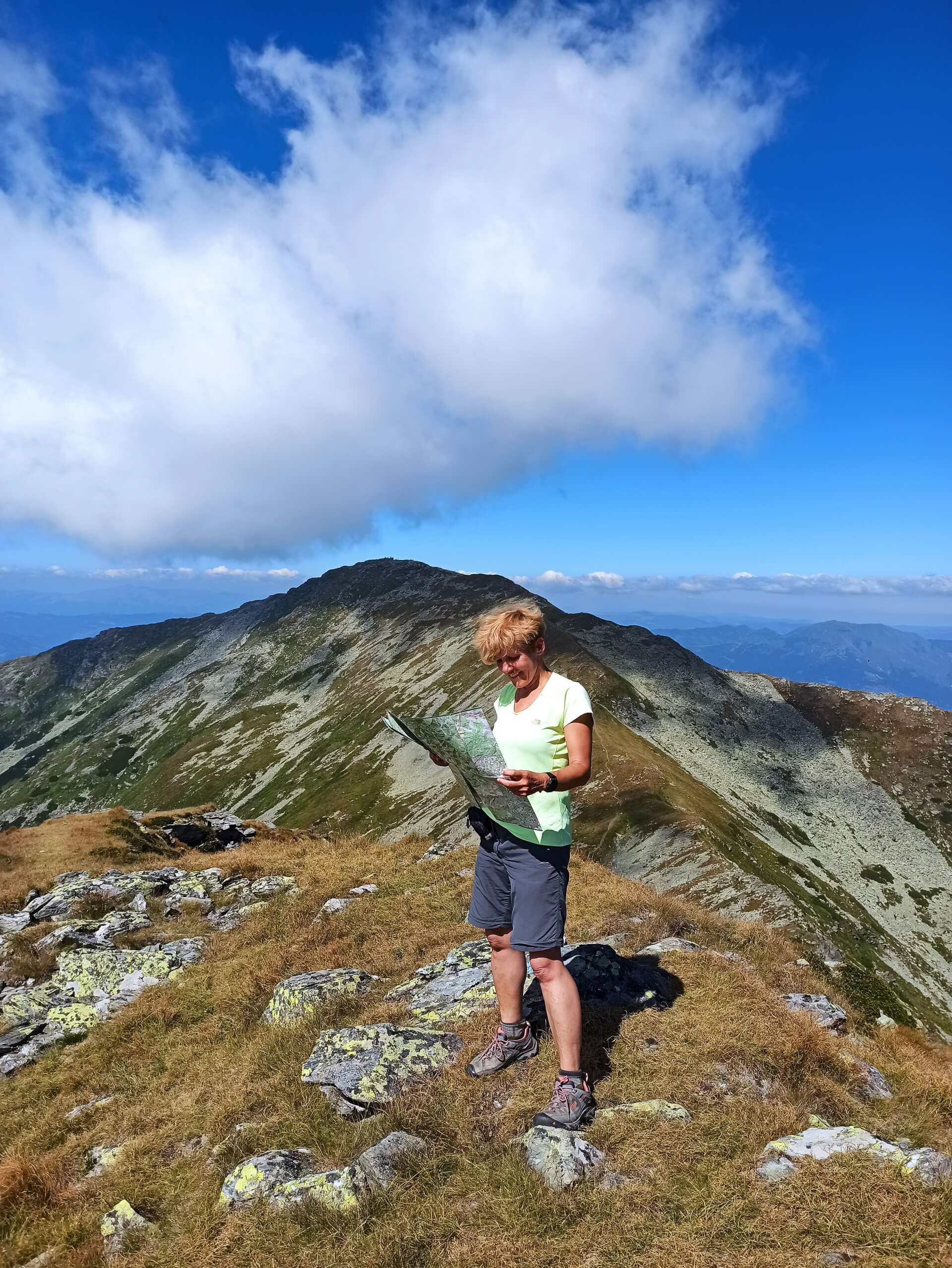 Monika Witkowska w trakcie trekkingu po gorach Rumunii