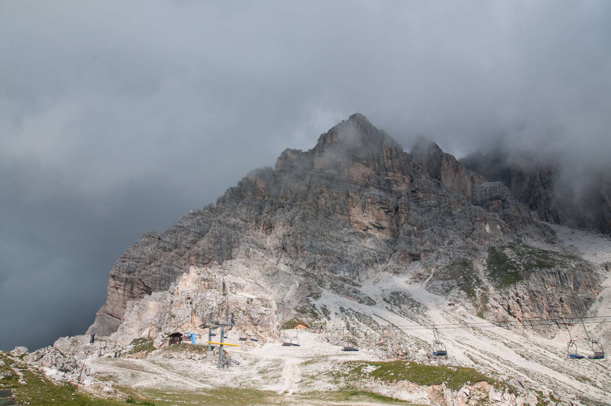Ciemne chmury nad via ferratą Giusppe Olivieri, Dolomity