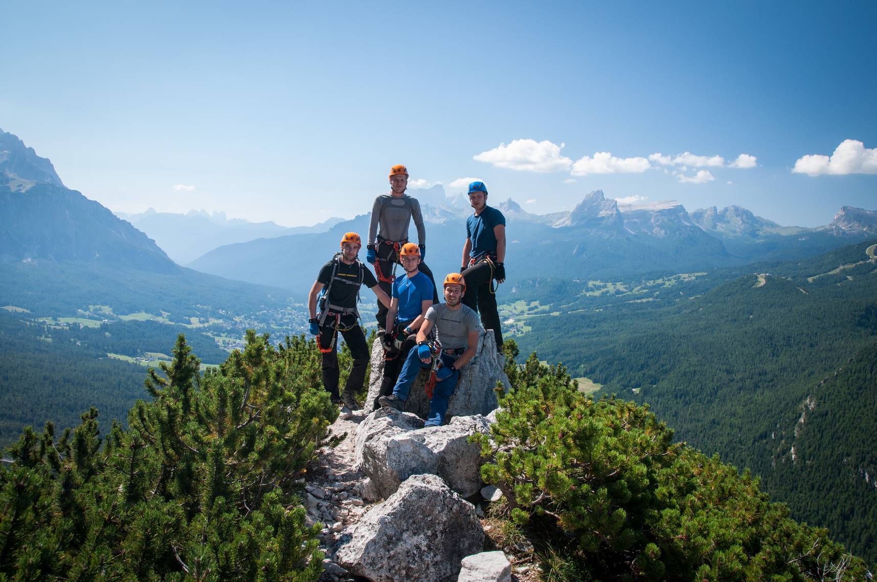 Piękny punkt widokowy na via ferracie Michielli Strobel, Dolomity 