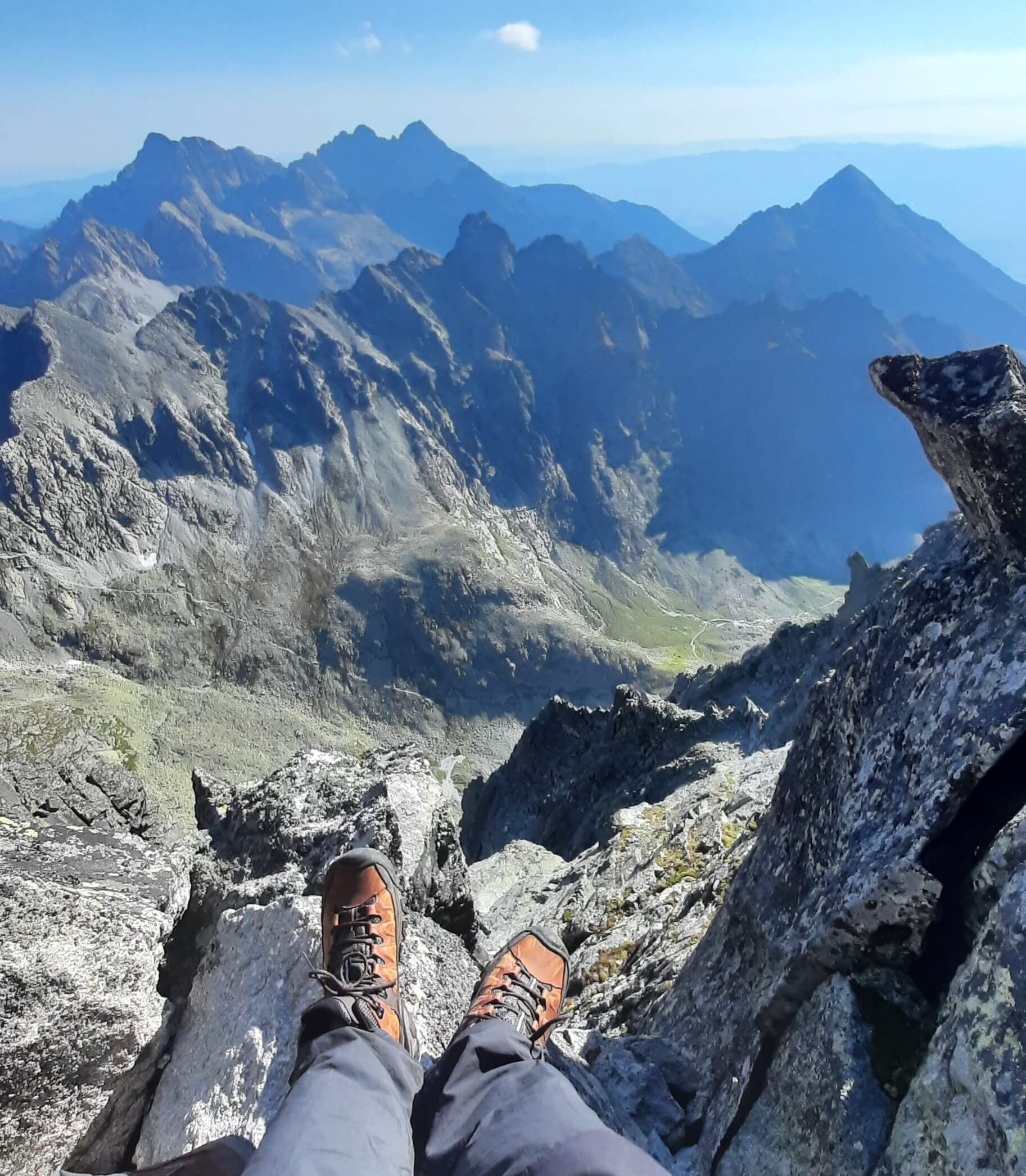 Widok na Slawkowski, lomnicę i Lodowy z Gerlacha w butach keen targhee III Mid wp