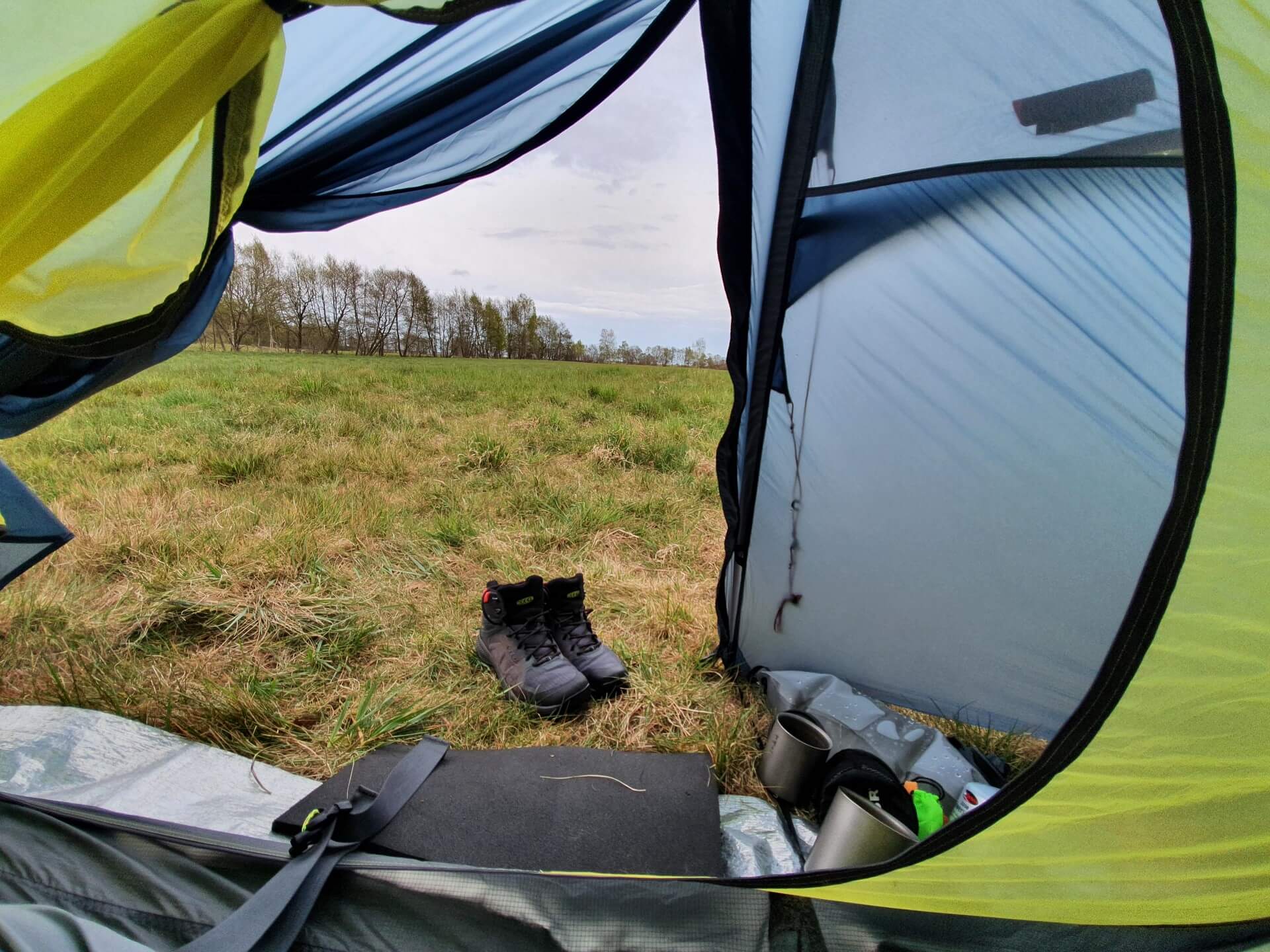 Keen Explore Mid WP na biwaku pod namiotem
