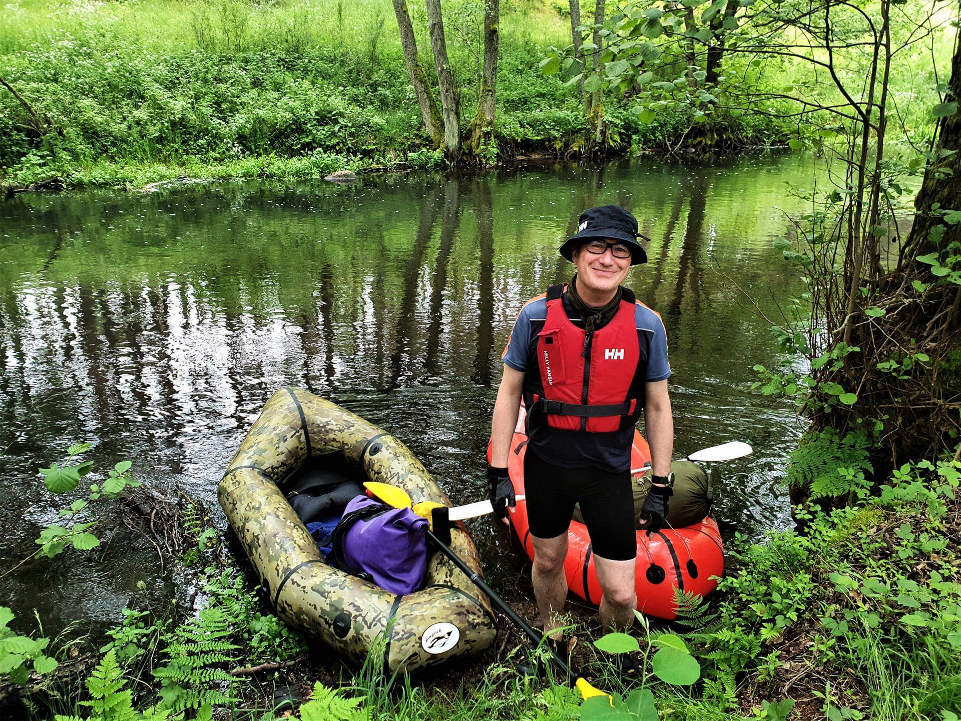 Przyjemnosc z wielogodzinnego splywu pontonem w sandalach Keen Solr