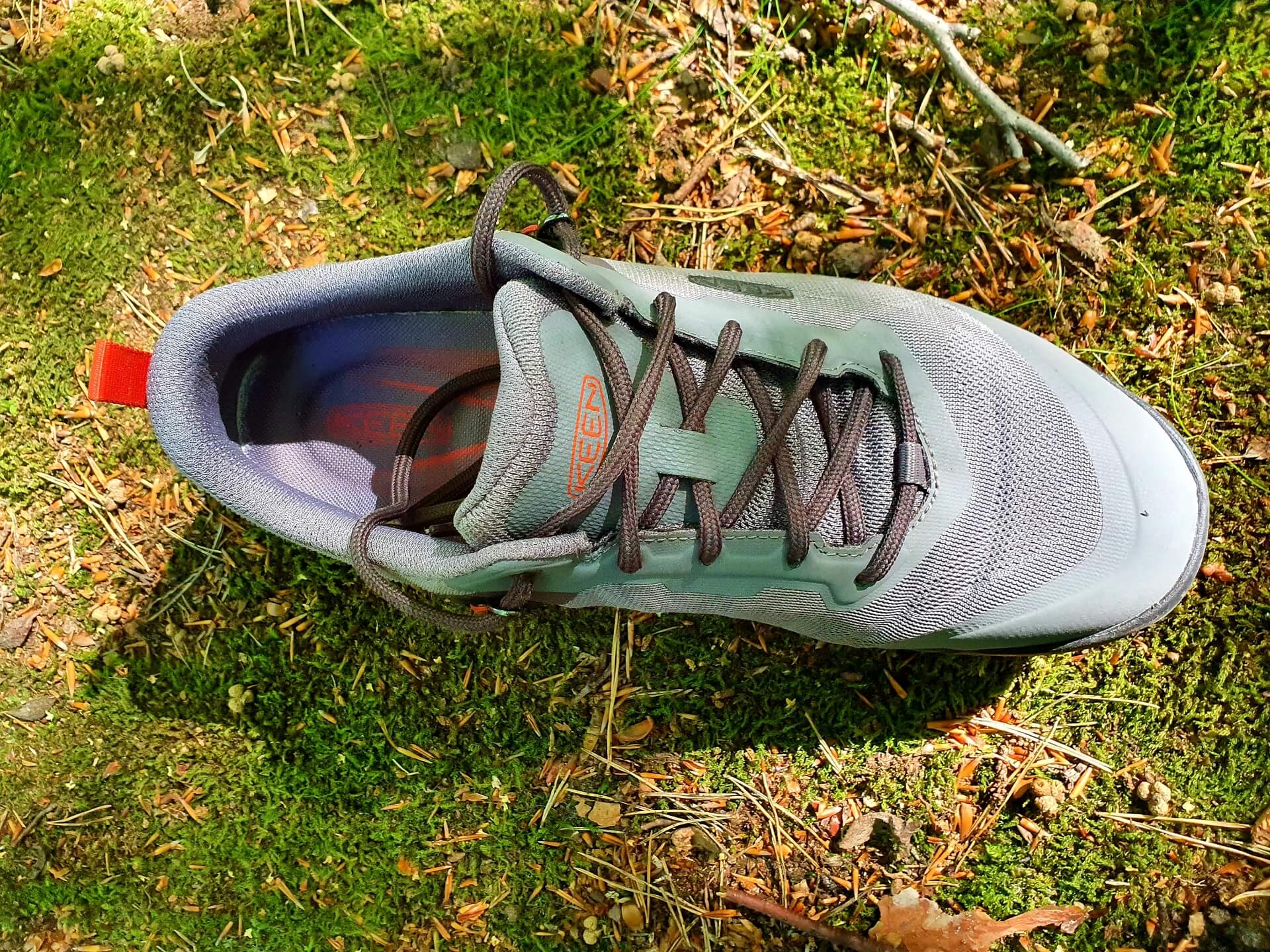 Sytem wiazania w wygodnych butach trekkingowych Keen Venture Vent